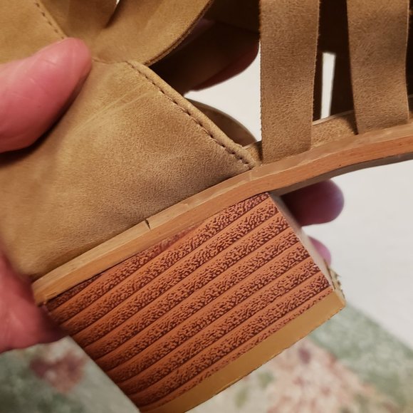 WOMAN'S SIZE 10 FAUX BRUSHED TAN LEATHER SHOES  w WOVEN STRAPES - UNBRANDED - Picture 10 of 10